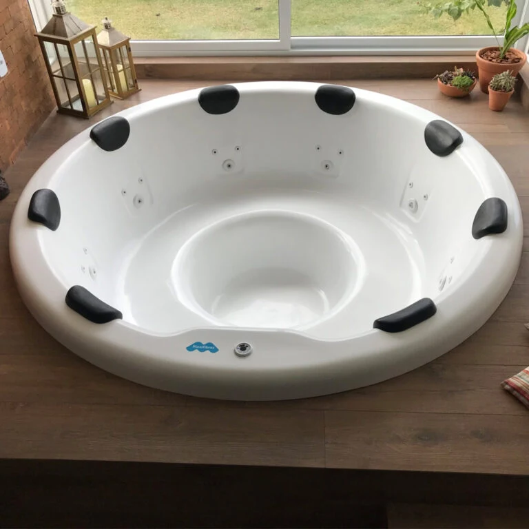 Spa aquecido com hidromassagem instalado pela Cia H2O